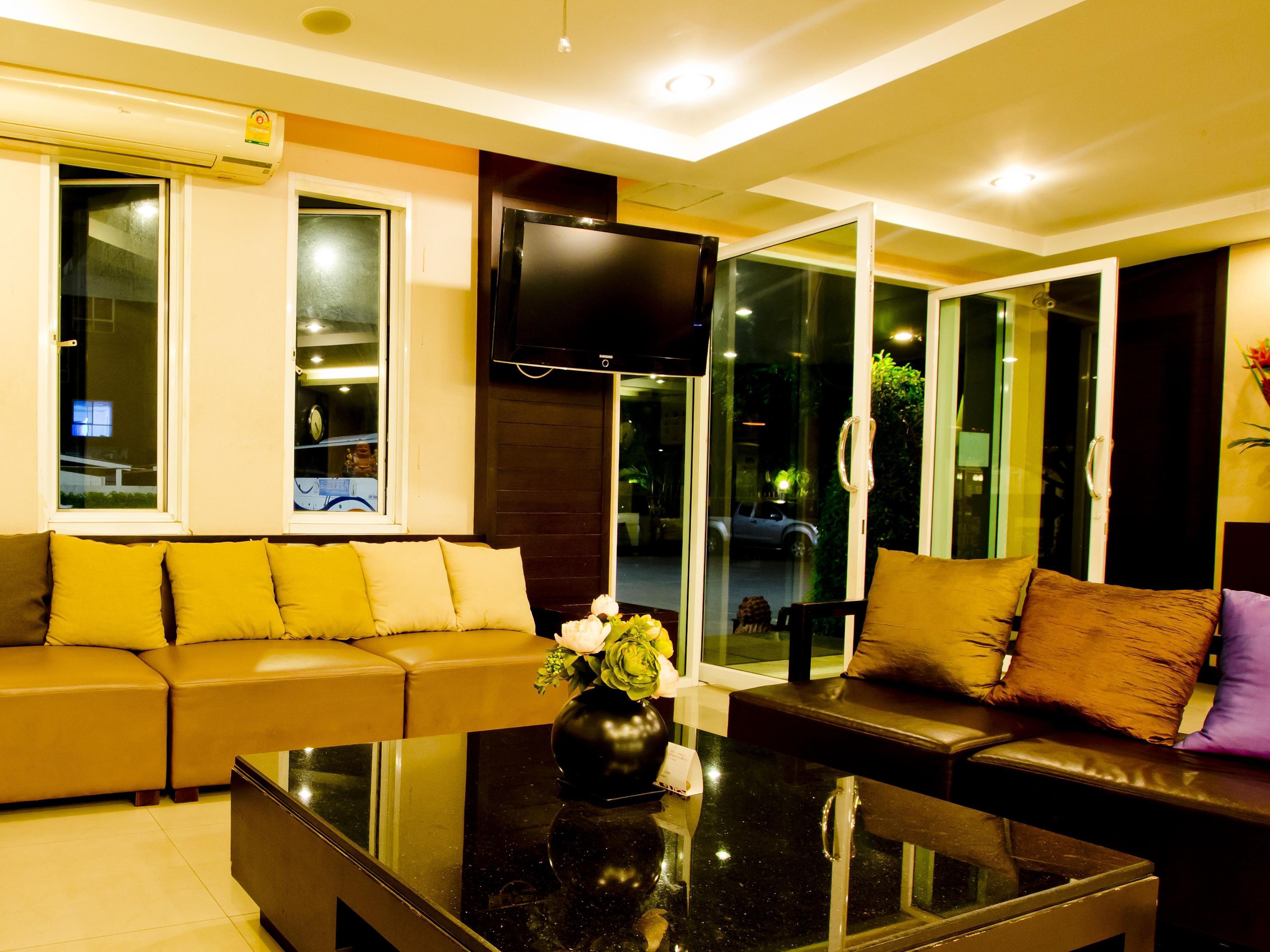 โรงแรม สินสุวรรณ แอร์พอร์ต สวีท 4*