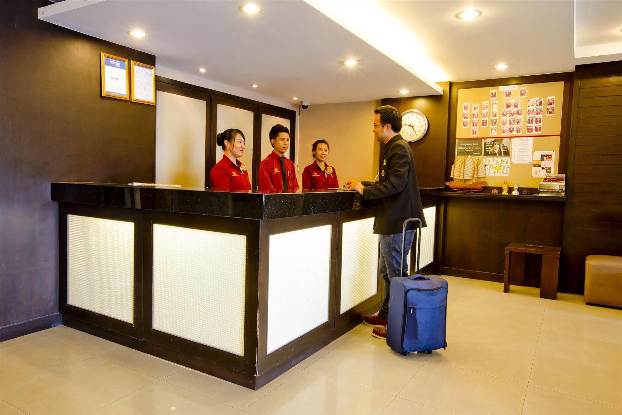 โรงแรม สินสุวรรณ แอร์พอร์ต สวีท 4*